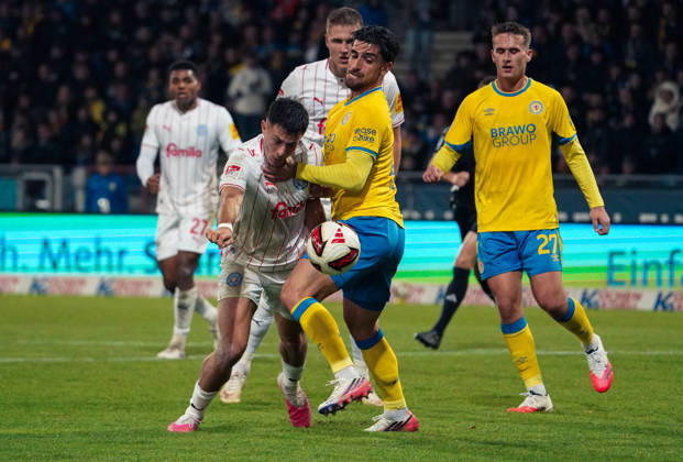 Deutschland: Fussball 2. Bundesliga 2026 2027, 7. Spieltag - Eintracht Braunschweig vs Holstein Kiel - Eintracht-Stadion (Braunschweig): Torchance Adrian Kapralik Adrian Kapralik (Holstein Kiel, 20) Copyright: xAymanxAlahmedx