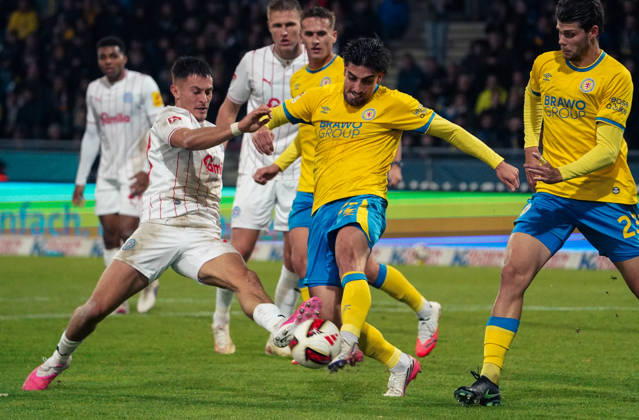 Deutschland: Fussball 2. Bundesliga 2026 2027, 7. Spieltag - Eintracht Braunschweig vs Holstein Kiel - Eintracht-Stadion (Braunschweig): Torchance Adrian Kapralik Adrian Kapralik (Holstein Kiel, 20) Copyright: xAymanxAlahmedx