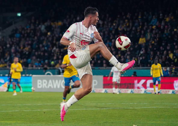 Deutschland: Fussball 2. Bundesliga 2026 2027, 7. Spieltag - Eintracht Braunschweig vs Holstein Kiel - Eintracht-Stadion (Braunschweig): am Ball Adrian Kapralik Adrian Kapralik (Holstein Kiel, 20) Copyright: xAymanxAlahmedx