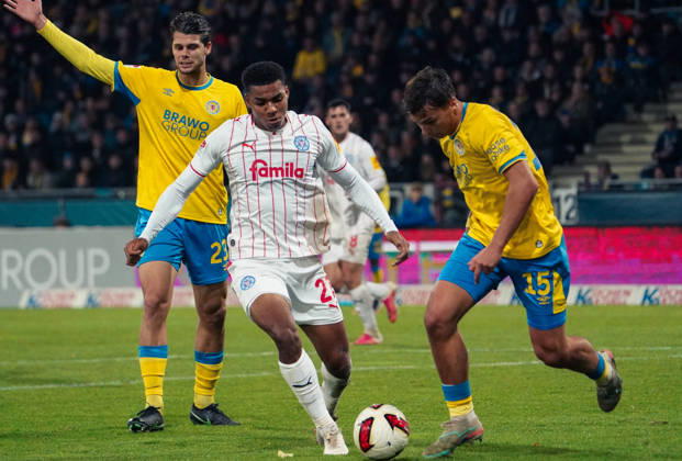 Deutschland: Fussball 2. Bundesliga 2026 2027, 7. Spieltag - Eintracht Braunschweig vs Holstein Kiel - Eintracht-Stadion (Braunschweig): im Zweikampf Max Marie (Eintracht Braunschweig, 15) Ikem Ugoh (Holstein Kiel, 27) Copyright: xAymanxAlahmedx