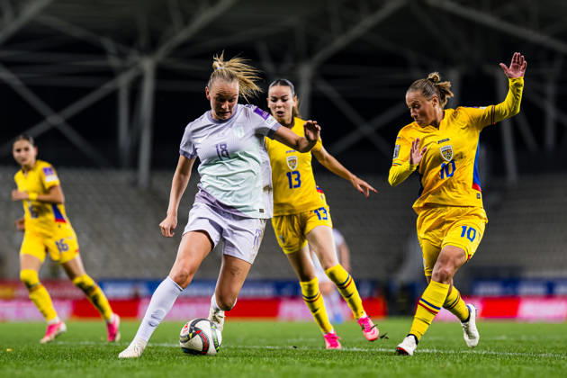 261009 Frida Maanum of Norway and Mihaela Ciolacu of Romania during the FIFA Women s World Cup Qualifier football match between Romania and Norway on October 9, 2026 in Bucharest. Photo: Marius Simensen BILDBYRAN COP 238 bbeng dam FIFA World Cup, WM, Weltmeisterschaft, Fussball qualifiers football fotball fotboll landskamp norge norway romania soccer vm kvalik vm-kvalifisering kvinner Copyright: MARIUSxSIMENSEN BB261009BB667
