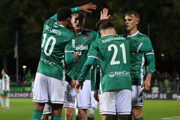 09.10.2026, Fußball, Herren, Regionalliga Bayern, Saison 2026 2027, 13. Spieltag: FC Schweinfurt 05 - SC Eltersdorf Schweinfurt feiert das 1:1 durch Lauris Bausenwein (FC Schweinfurt 05, 21) Schweinfurt Riedel-Bau-Arena im Sachs-Stadio Bayern Unterfranken Deutschland