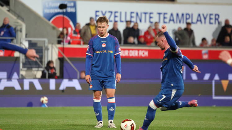 09.10.2026, xrekx, Fussball 2.Bundesliga, 1.FC Heidenheim - 1.FC Kaiserslautern v.l. Naatan Skyttä Skyttae (1.FC Kaiserslautern) Marlon Ritter (1.FC Kaiserslautern) (DFL DFB REGULATIONS PROHIBIT ANY USE OF PHOTOGRAPHS as IMAGE SEQUENCES and or QUASI-VIDEO) Heidenheim
