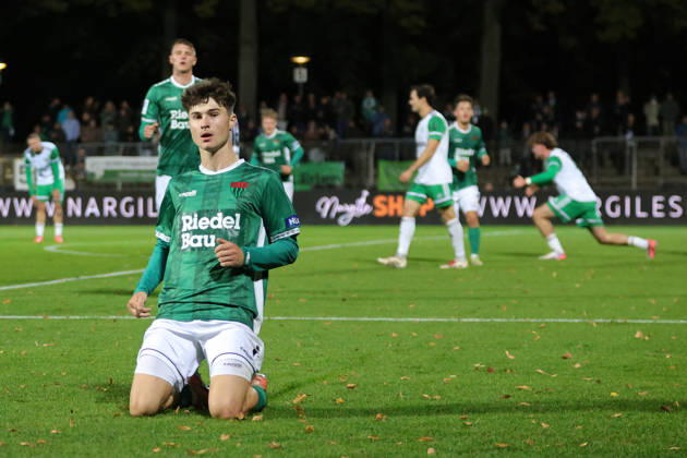 09.10.2026, Fußball, Herren, Regionalliga Bayern, Saison 2026 2027, 13. Spieltag: FC Schweinfurt 05 - SC Eltersdorf Torschütze Lauris Bausenwein (FC Schweinfurt 05, 21) feiert seinen Treffer zum 1:1 Schweinfurt Riedel-Bau-Arena im Sachs-Stadio Bayern Unterfranken Deutschland