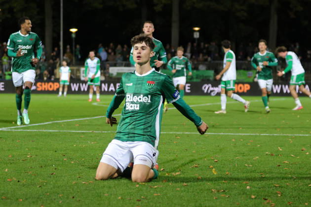 09.10.2026, Fußball, Herren, Regionalliga Bayern, Saison 2026 2027, 13. Spieltag: FC Schweinfurt 05 - SC Eltersdorf Torschütze Lauris Bausenwein (FC Schweinfurt 05, 21) feiert seinen Treffer zum 1:1 Schweinfurt Riedel-Bau-Arena im Sachs-Stadio Bayern Unterfranken Deutschland