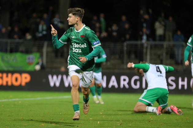 09.10.2026, Fußball, Herren, Regionalliga Bayern, Saison 2026 2027, 13. Spieltag: FC Schweinfurt 05 - SC Eltersdorf Torschütze Lauris Bausenwein (FC Schweinfurt 05, 21) feiert seinen Treffer zum 1:1 Schweinfurt Riedel-Bau-Arena im Sachs-Stadio Bayern Unterfranken Deutschland