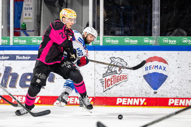 09.10.2026 - Eishockey - Saison 2026 2027 - Penny DEL - Nürnberg Ice Tigers Icetigers - Adler Mannheim - ThHa - xthxhax - Marcus Weber (24, Nürnberg Ice Tigers, NIT ) Luke Esposito (19, Adler Mannheim ) ??