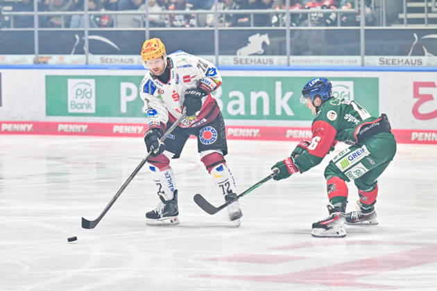Penny DEL; Augsburger Panther - Fischtown Pinguins, 09.10.2026 aUGSBURG, GERMANY; 09. OCTOBER: im Duell Phillip BRUGGISSER (Fischtown Pinguins 72) und Moritz ELIAS (Augsburger Panther 46) während dem Match der Penny DEL zwischen den Augsburger Panthern und den Fischtown Pinguins am 7. Spieltag im Curt Frenzel Stadion Copyright: xBEAUTIFULxSPORTS Goldbergx