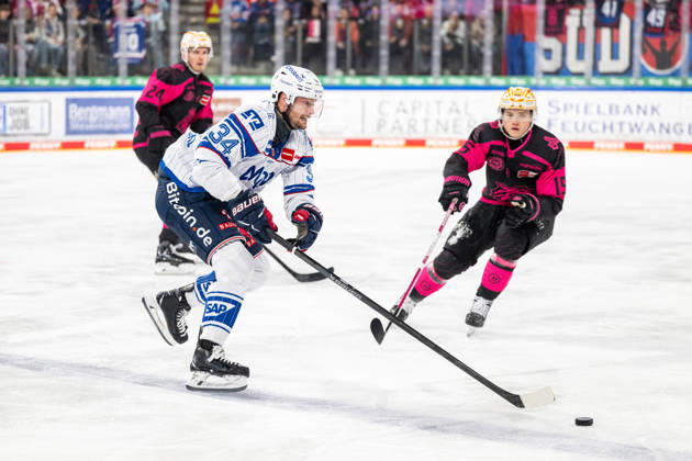 Tom Kuehnhackl (34, Adler Mannheim ), Nuernberg Ice Tigers vs. Adler Mannheim, Eishockey, Penny DEL, 7. Spieltag, 09.10.2026, Nuernberg Ice Tigers vs. Adler Mannheim, Eishockey, Penny DEL, 7. Spieltag, 09.10.2026 Copyright: xEibner-Pressefoto ThomasxHahnx EP_NIT