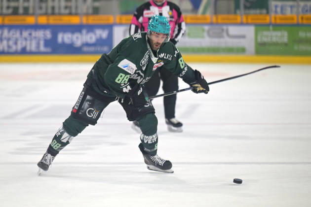 Tim Bender (Bietigheim Steelers, 88) am Puck Bietigheim Steelers vs. EC Bad Nauheim , Eishockey, DEL 2, 07.Hauptrundenspiel, Saison 2026 2027, 09.10.2026 Bietigheim Steelers vs. EC Bad Nauheim , Eishockey, DEL 2, 07.Hauptrundenspiel, Saison 2026 2027, 09.10.2026 Bietigheim Copyright: xEibner-Pressefotox EP_TBR