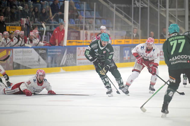 David Cerny (Bietigheim Steelers, 10) am Puck im Zweikampf mit Pierre Preto (EC Bad Nauheim, 36) und Allan McPherson (EC Bad Nauheim, 09) Bietigheim Steelers vs. EC Bad Nauheim , Eishockey, DEL 2, 07.Hauptrundenspiel, Saison 2026 2027, 09.10.2026 Bietigheim Steelers vs. EC Bad Nauheim , Eishockey, DEL 2, 07.Hauptrundenspiel, Saison 2026 2027, 09.10.2026 Bietigheim Copyright: xEibner-Pressefotox EP_TBR