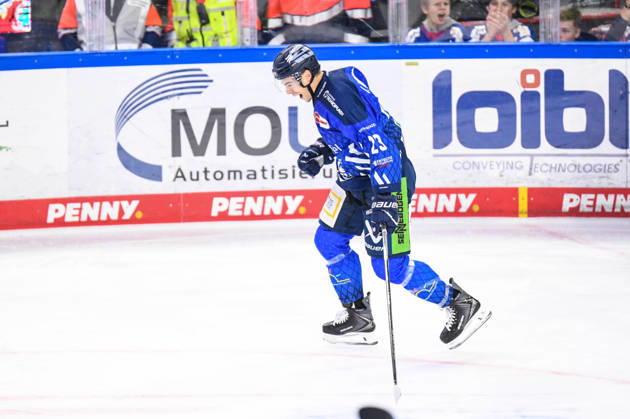 Straubing Tigers vs. Iserlohn Roosters, Eishockey, Deutsche Eishockey Liga, Penny DEL, 7.Spieltag, Saison 2026 2027, 09.10.2026 J.C. Beaudin (Straubing Tigers) jubelt ueber seinen Treffer, Eishockey Herren, Deutsche Eishockey Liga, Penny DEL, 5.Spieltag, Saison 2026 2027 am 09.10.2026 im Eisstadion am Pulverturm, Straubing Tigers (blau) gegen Iserlohn Roosters (weiss)