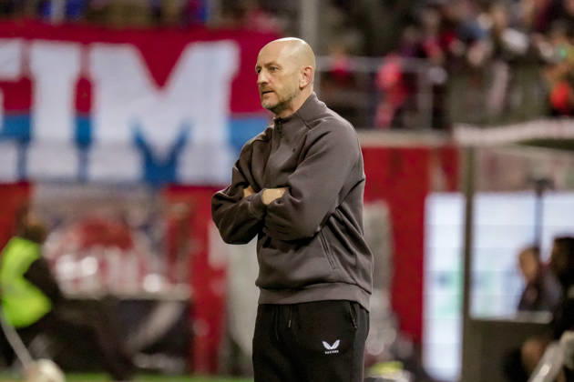 Deutschland: Fussball Saison 2026 2027 , 2. Bundesliga , 7. Spieltag , 1. FC Heidenheim vs. 1. FC Kaiserslautern - Voith-Arena (Heidenheim) : Torsten Lieberknecht (Cheftrainer, 1. FC Kaiserslautern) Mimik, Gesichtsausdruck, Emotion Heidenheim Voith-Arena Deutschland Germany Copyright: xBennetxLongx