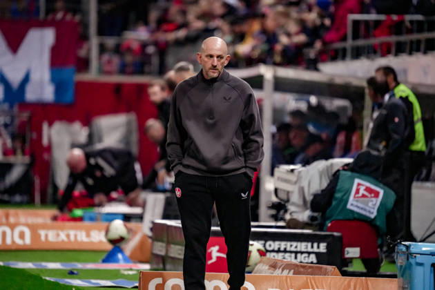 Deutschland: Fussball Saison 2026 2027 , 2. Bundesliga , 7. Spieltag , 1. FC Heidenheim vs. 1. FC Kaiserslautern - Voith-Arena (Heidenheim) : Torsten Lieberknecht (Cheftrainer, 1. FC Kaiserslautern) Mimik, Gesichtsausdruck, Emotion Heidenheim Voith-Arena Deutschland Germany Copyright: xBennetxLongx