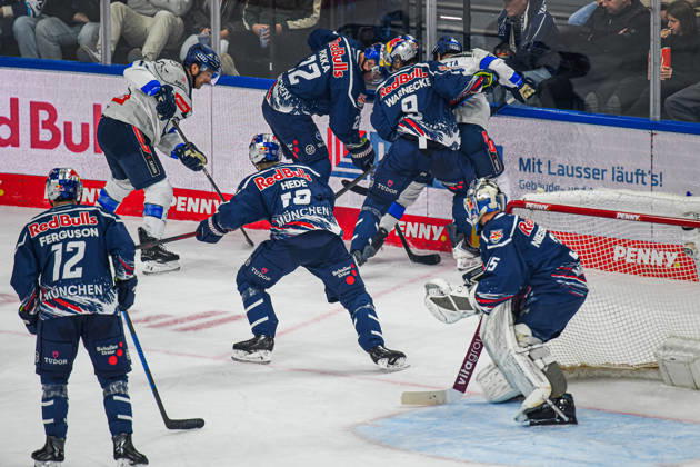 09.10.2026, München, Deutschland. PENNY DEL, Deutsche Eishockey Liga, Saison 2026 27, 7. Spieltag: EHC Red Bull München gegen ERC Ingolstadt im SAP Garden in München. Übersicht hinter dem Tor