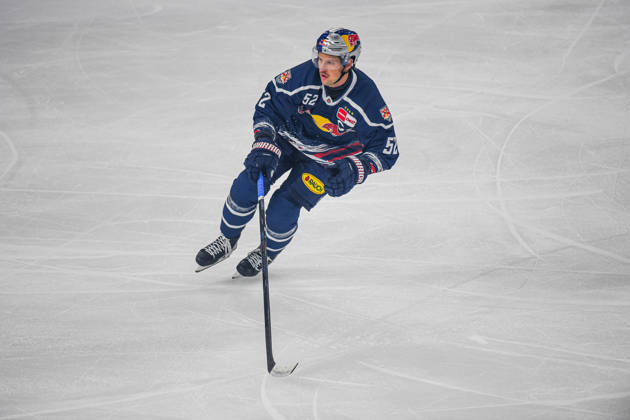 09.10.2026, München, Deutschland. PENNY DEL, Deutsche Eishockey Liga, Saison 2026 27, 7. Spieltag: EHC Red Bull München gegen ERC Ingolstadt im SAP Garden in München. Patrick Hager (EHC Red Bull München) beim Schlittschuhlaufen, in Bewegung auf dem Eis