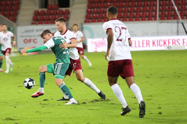 09.10.2026 xmgoodx Offenbach am Main, Plutos Stadion am Bieberer Berg Regionalliga Südwest Saison 2026 2027 Kickers Offenbach (OFC) - FC 08 Homburg Nicolas Andermatt (Homburg) gegen Benedikt von Hagen (17, OFC)