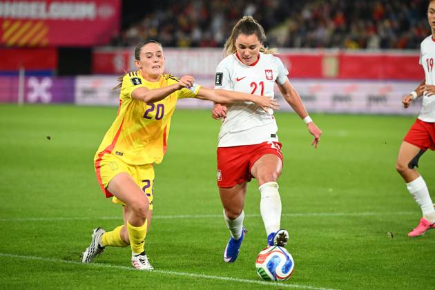 Belgium v Poland - FIFA Women s World Cup 2027 UEFA Qualifiers LEUVEN, BELGIUM - OCTOBER 09 : Detruyer Marie midfielder of Belgium, Paulina Tomasiak of Poland during the FIFA Women s World Cup 2027 UEFA European Qualifiers play-offs round 1 path 2 first leg match between Belgium and Poland on October 9, 2026 in Leuven, Belgium, 09 10 2026 Leuven Belgium  Copyright: xVincentxKalutx