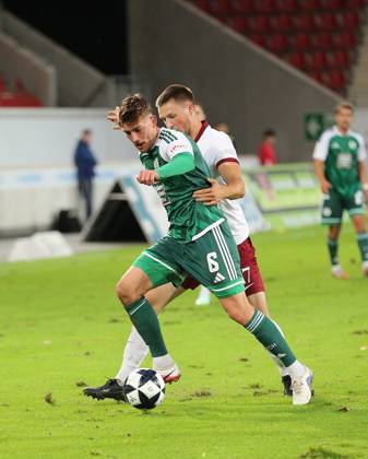 09.10.2026 xmgoodx Offenbach am Main, Plutos Stadion am Bieberer Berg Regionalliga Südwest Saison 2026 2027 Kickers Offenbach (OFC) - FC 08 Homburg Nicolas Andermatt (Homburg) gegen Benedikt von Hagen (17, OFC)