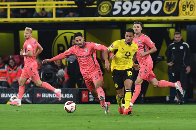 Ludovic Reis (Werder Bremen) und Ethan Nwaneri (Borussia Dortmund) im Zweikampf waehrend des Spiels der 1. Bundesliga zwischen Borussia Dortmund und SV Werder Bremen, Signal Iduna Park am 09. October 2026 in Dortmund, Deutschland. (Foto von Ralf Treese DeFodi Images) +++ Ludovic Reis (Werder Bremen) und Ethan Nwaneri (Borussia Dortmund) battle for the ball during the Bundesliga match between Borussia Dortmund and SV Werder Bremen at Signal Iduna Park on October 9, 2026 in Dortmund, Germany. (Photo by Ralf Treese DeFodi Images) DFB DFL REGULATIONS PROHIBIT ANY USE OF PHOTOGRAPHS AS IMAGE SEQUENCES AND OR QUASI-VIDEO. (Photo by Ralf Treese DeFodi Images) -