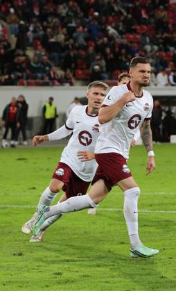 09.10.2026 xmgoodx Offenbach am Main, Plutos Stadion am Bieberer Berg Regionalliga Südwest Saison 2026 2027 Kickers Offenbach (OFC) - FC 08 Homburg Elfmeter für den OFC Maximilian Wolfram (8, OFC) erzielt das TTor zum 1:0 Torjubel