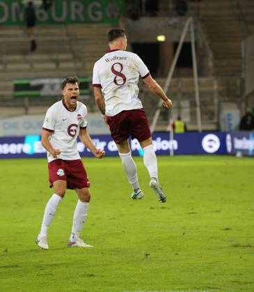 09.10.2026 xmgoodx Offenbach am Main, Plutos Stadion am Bieberer Berg Regionalliga Südwest Saison 2026 2027 Kickers Offenbach (OFC) - FC 08 Homburg Elfmeter für den OFC Maximilian Wolfram (8, OFC) erzielt das TTor zum 1:0 Torjubel