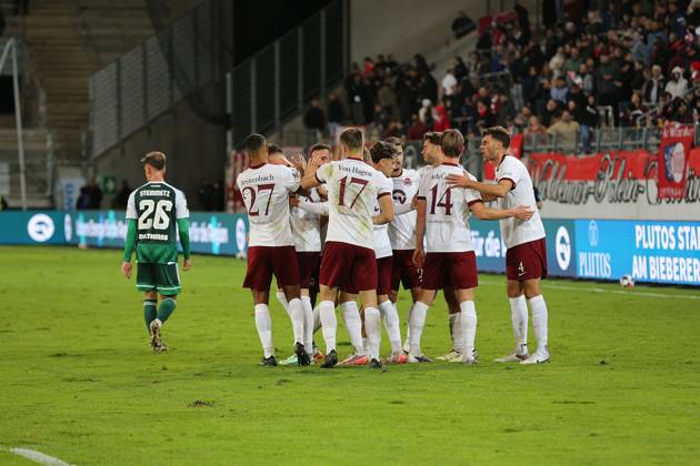 09.10.2026 xmgoodx Offenbach am Main, Plutos Stadion am Bieberer Berg Regionalliga Südwest Saison 2026 2027 Kickers Offenbach (OFC) - FC 08 Homburg Elfmeter für den OFC Maximilian Wolfram (8, OFC) erzielt das TTor zum 1:0 Torjubel