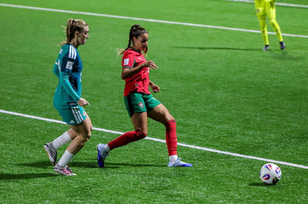 2027 FIFA Women s World Cup Round One Qualifying Play-off First Leg, Inver Park, Larne 9 10 2026 Northern Ireland vs Portugal Northern Ireland™s Lauren Wade with Portugal s Carolina Correia Lauren Wade with Carolina Correia 9 10 2026  Copyright: xx N Ireland v Portugal_038