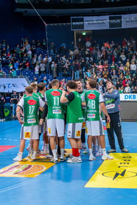 (v.l.), TSV Hannover-Burgdorf (grün) gegen SG Flensburg-Handewitt (blau) am 8. Spieltag der Saison 2026 2027 in der Opel Handball-Bundesliga (09.10.2026, ZAG Arena (Hannover, GER), Copyright: xJanxGuentherx xTSVxHannover-Burgdorfx