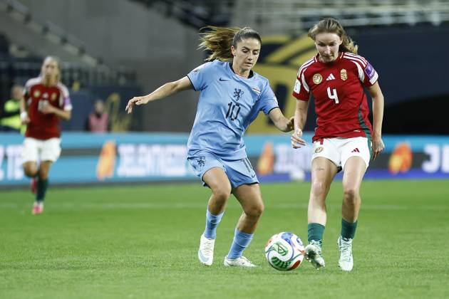 FELCSUT, 09-10-2026 , Pancho Arena, season 2026 2027 , UEFA worldcup qualification football play-offs round 1 , match between Hungary and The Netherlands (women) 1st leg , Pictures shows Netherlands player Danielle van de Donk and Hungary player Sara Pusztai Hungary - Netherlands (women)  x208077986x Copyright: