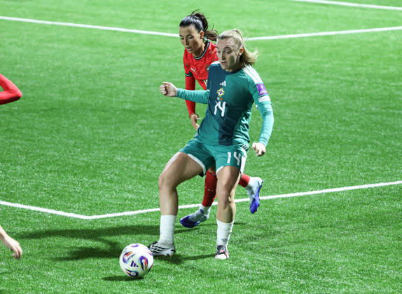 2027 FIFA Women s World Cup Round One Qualifying Play-off First Leg, Inver Park, Larne 9 10 2026 Northern Ireland vs Portugal Northern Ireland™s Lauren Wade with Portugal s Carolina Correia Lauren Wade with Carolina Correia 9 10 2026  Copyright: xx N Ireland v Portugal_047
