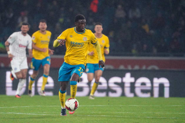 Deutschland: Fussball 2. Bundesliga 2026 2027, 7. Spieltag - Eintracht Braunschweig vs Holstein Kiel - Eintracht-Stadion (Braunschweig): am Ball Aaron Opoku (Eintracht Braunschweig, 17) Copyright: xAymanxAlahmedx