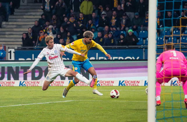 Deutschland: Fussball 2. Bundesliga 2026 2027, 7. Spieltag - Eintracht Braunschweig vs Holstein Kiel - Eintracht-Stadion (Braunschweig): Torchance Yann Sturm (Eintracht Braunschweig, 7) Copyright: xAymanxAlahmedx