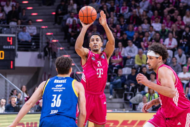 easyCredit Basketball Bundesliga, Telekom Baskets Bonn vs. Science City Jena, 09.10.2026 FreierDreier von Joel Aminu (Telekom Baskets Bonn 21) -- easyCredit Basketball Bundesliga, Telekom Baskets Bonn vs. Science City Jena, 09.10.2026, Telekom Dome Bonn Copyright: xBEAUTIFULxSPORTS Derixx
