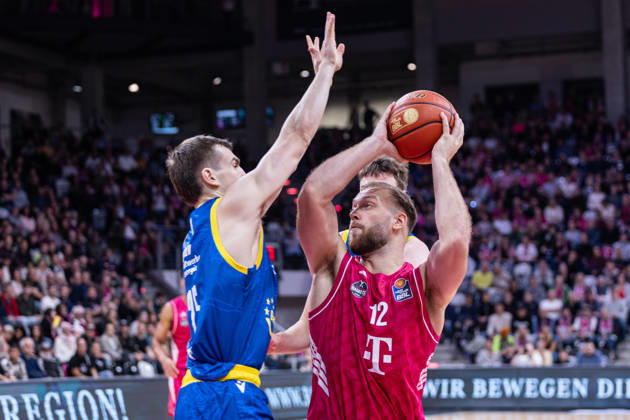 easyCredit Basketball Bundesliga, Telekom Baskets Bonn vs. Science City Jena, 09.10.2026 Melvin Jostmann (Telekom Baskets Bonn 12) und Lorenz Bank (Science City Jena 25) -- easyCredit Basketball Bundesliga, Telekom Baskets Bonn vs. Science City Jena, 09.10.2026, Telekom Dome Bonn Copyright: xBEAUTIFULxSPORTS Derixx