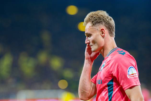 09.10.2026 - Fußball, 2026 2027, 1. Bundesliga, 7. Spieltag, Borussia Dortmund - SV Werder Bremen: Amos Pieper (Bremen) muss verletzt ausgewechselt werden, Auswechslung, Verletzung DFL REGULATIONS PROHIBIT ANY USE OF PHOTOGRAPHS AS IMAGE SEQUENCES AND OR QUASI-VIDEO.