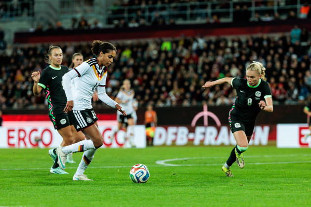 KARLSRUHE, GERMANY - OCTOBER 09: Cora Zicai (Germany, 14) controls the ball against Kaitlyn Torpey (Australia, 8) during the International Friendly, Länderspiel, Nationalmannschaft match between Germany vs. Australia at BBBank Wildpark on October 09, 2026 in Karlsruhe, Germany. Germany Copyright: xSteffiexWunderlx
