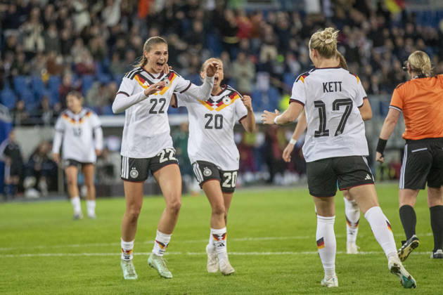 GER, Karlsruhe, football, womens football, International Friendly, Länderspiel, Nationalmannschaft Germany vs. Australia in the picture f.l.: Jule Brand (Germany 22), Elisa Senß (Germany 20), Franziska Kett (Germany 17), goal celebration 09.10.2026, BBBank Wildpark Karlsruhe DFB REGULATIONS PROHIBIT ANY USE OF PHOTOGRAPHS AS IMAGE SEQUENCES AND OR QUASI-VIDEO, Karlsruhe BBBank Wildpark Baden-Wuerttemberg Germany Copyright: xPaulxFritzx