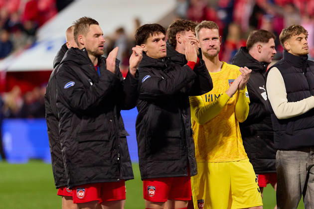 Dank an die Fans nach Spielende Patrick Mainka (1.FC Heidenheim, 06), Mathias Honsak (1.FC Heidenheim, 17), Thomas Daehne (1.FC Heidenheim, 33) GER, 1. FC Heidenheim 1846 vs. 1. FC Kaiserslautern, Fussball, 2. Bundesliga, 7. Spieltag, Spielzeit 2026 2027, 09.10.2026 DFL regulations prohibit any use of photographs as image sequences and or quasi-video. GER, 1. FC Heidenheim 1846 vs. 1. FC Kaiserslautern, Fussball, 2. Bundesliga, 7. Spieltag, Spielzeit 2026 2027, 09.10.2026 Heidenheim an der Brenz Copyright: xEibner-Pressefoto GeraldxOelze-dexStoppanyx EP_ODS