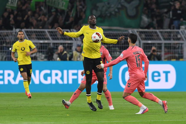 Serhou Guirassy (Borussia Dortmund) und Ludovic Reis (Werder Bremen) im Zweikampf waehrend des Spiels der 1. Bundesliga zwischen Borussia Dortmund und SV Werder Bremen, Signal Iduna Park am 09. October 2026 in Dortmund, Deutschland. (Foto von Ralf Treese DeFodi Images) +++ Serhou Guirassy (Borussia Dortmund) und Ludovic Reis (Werder Bremen) battle for the ball during the Bundesliga match between Borussia Dortmund and SV Werder Bremen at Signal Iduna Park on October 9, 2026 in Dortmund, Germany. (Photo by Ralf Treese DeFodi Images) DFB DFL REGULATIONS PROHIBIT ANY USE OF PHOTOGRAPHS AS IMAGE SEQUENCES AND OR QUASI-VIDEO. (Photo by Ralf Treese DeFodi Images) -