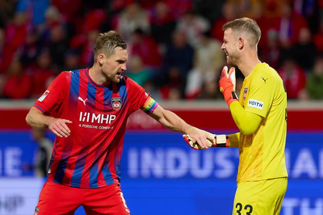 Patrick Mainka (1.FC Heidenheim, 06) und Thomas Daehne (1.FC Heidenheim, 33) klatschen ab, feiern eine gelungene Rettungsaktion GER, 1. FC Heidenheim 1846 vs. 1. FC Kaiserslautern, Fussball, 2. Bundesliga, 7. Spieltag, Spielzeit 2026 2027, 09.10.2026 DFL regulations prohibit any use of photographs as image sequences and or quasi-video. GER, 1. FC Heidenheim 1846 vs. 1. FC Kaiserslautern, Fussball, 2. Bundesliga, 7. Spieltag, Spielzeit 2026 2027, 09.10.2026 Heidenheim an der Brenz Copyright: xEibner-Pressefoto GeraldxOelze-dexStoppanyx EP_ODS