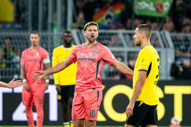Deutschland: 1. Bundesliga 2026 2027, 5. Spieltag: Borussia Dortmund vs. Werder Bremen 09.10.2026 Signal Iduna Park (Nordrhein-Westfalen) Niclas Füllkrug ( 10) Frust Ärger Emotionen Traurig Waldemar Anton (Borussia Dortmund, 3) Copyright: xCelinaxLeiersx