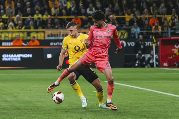 09.10.2026, xjmrgnx, Fussball 1.Bundesliga, Borussia Dortmund - SV Werder Bremen v.l. Zweikampf zwischen Nico Schlotterbeck (4, Dortmund) und Eren Dinkci (18, Bremen) (DFL DFB REGULATIONS PROHIBIT ANY USE OF PHOTOGRAPHS as IMAGE SEQUENCES and or QUASI-VIDEO) Dortmund