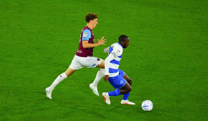 Arne Engels of West Ham United and Glen Kamara of QPR West Ham United v Queens Park Rangers, EFL Championship, Football, London Stadium, London, UK - 09 Oct 2026London London Stadium United Kingdom EDITORIAL USE ONLY No use with unauthorised audio, video, data, fixture lists, club league logos or live services. Online in-match use limited to 120 images, no video emulation. No use in betting, games or single club league player publications. Copyright: xJavierxGarcia Shutterstockx 17195977w