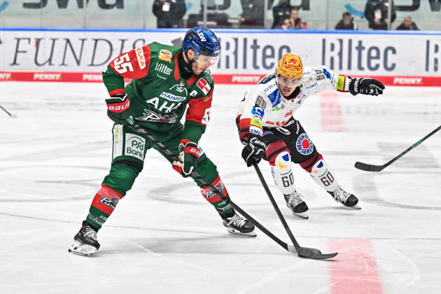 Penny DEL; Augsburger Panther - Fischtown Pinguins, 09.10.2026 AUGSBURG, GERMANY; 09. OCTOBER: im Duell Ryan BUTTON (Augsburger Panther 55) und Keean WASHKURAK (Fischtwon Pinguins 60) während dem Match der Penny DEL zwischen den Augsburger Panthern und den Fischtown Pinguins am 7. Spieltag im Curt Frenzel Stadion Copyright: xBEAUTIFULxSPORTS Goldbergx