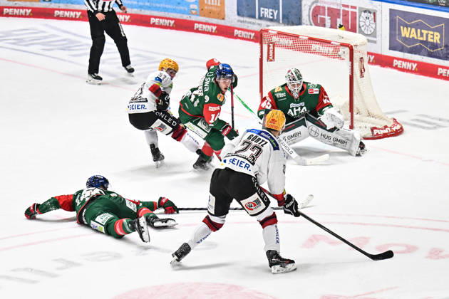 Penny DEL; Augsburger Panther - Fischtown Pinguins, 09.10.2026 AUGSBURG, GERMANY; 09. OCTOBER: v. l. Ryan BUTTON (Augsburger Panther 55), Max GÖRTZ (Fischtown Pinguins 23), Andy MIELE (Fischtown Pinguins 51), D. J. BUSDEKER (Augsburger Panther 14) und Tobias ANCICKA (Augsburger Panther 45) während dem Match der Penny DEL zwischen den Augsburger Panthern und den Fischtown Pinguins am 7. Spieltag im Curt Frenzel Stadion Copyright: xBEAUTIFULxSPORTS Goldbergx