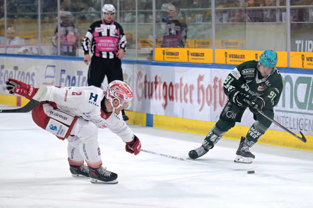 Mike Fischer (Bietigheim Steelers, 91) am Puck im Zweikampf mit Joel Keussen (EC Bad Nauheim, 02) Bietigheim Steelers vs. EC Bad Nauheim , Eishockey, DEL 2, 07.Hauptrundenspiel, Saison 2026 2027, 09.10.2026 Bietigheim Steelers vs. EC Bad Nauheim , Eishockey, DEL 2, 07.Hauptrundenspiel, Saison 2026 2027, 09.10.2026 Bietigheim Copyright: xEibner-Pressefotox EP_TBR
