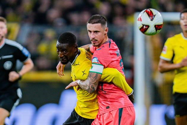 1. Bundesliga, 5. Spieltag, Borussia Dortmund vs. Werder Bremen am 09.10.2026 Serhou Guirassy Marco Friedl Copyright: xBahhoxKarax