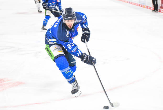 Straubing Tigers vs. Iserlohn Roosters, Eishockey, Deutsche Eishockey Liga, Penny DEL, 7.Spieltag, Saison 2026 2027, 09.10.2026 Spencer Kersten (Straubing Tigers), Eishockey Herren, Deutsche Eishockey Liga, Penny DEL, 5.Spieltag, Saison 2026 2027 am 09.10.2026 im Eisstadion am Pulverturm, Straubing Tigers (blau) gegen Iserlohn Roosters (weiss)