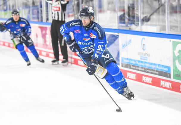 Straubing Tigers vs. Iserlohn Roosters, Eishockey, Deutsche Eishockey Liga, Penny DEL, 7.Spieltag, Saison 2026 2027, 09.10.2026 Hudson Elynuik (Straubing Tigers), Eishockey Herren, Deutsche Eishockey Liga, Penny DEL, 5.Spieltag, Saison 2026 2027 am 09.10.2026 im Eisstadion am Pulverturm, Straubing Tigers (blau) gegen Iserlohn Roosters (weiss)